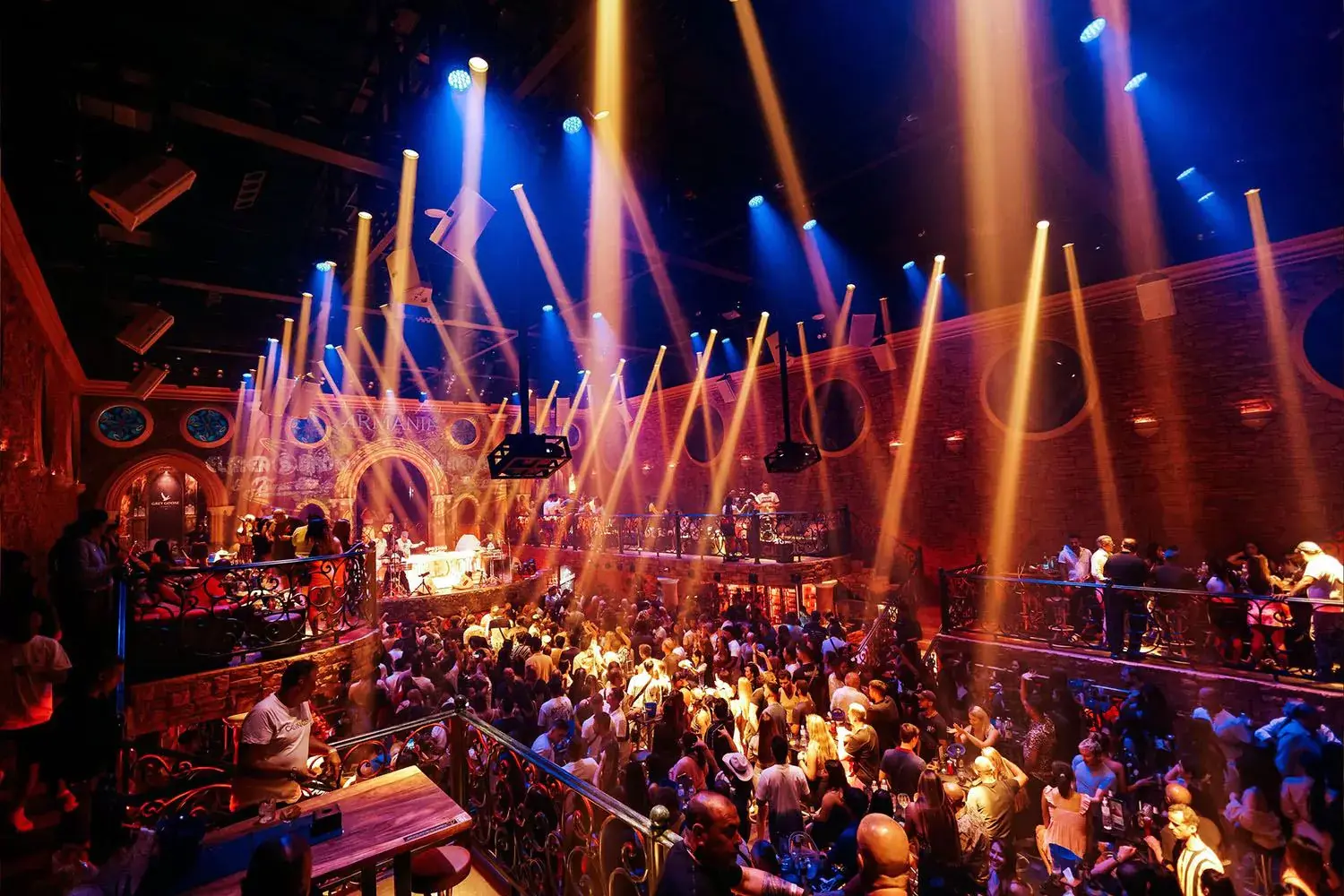 image1 Vista interior del club Armania